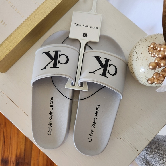 NWT Women's Calvin Klein Jeans Slides Size 8 Color Grey/Black Logo - Picture 3 of 6